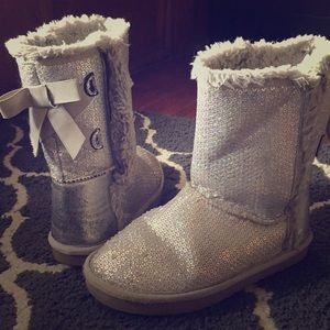 Girls size 12 zodiac sequin fur lined boots